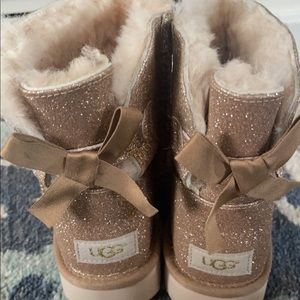 Size 7 mini glitter Bailey bow uggs.